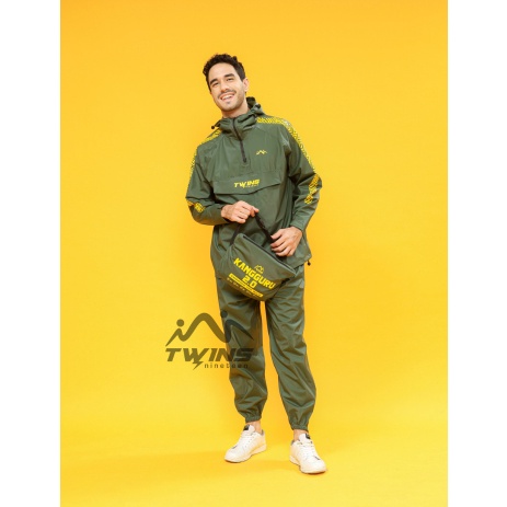 KODE M8F TWINS NINETEEN Jas Hujan Saku Kangguru PVC Setelan Dewasa Pria Dan Wanita