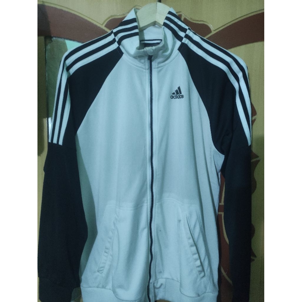 Tracktop Adidas hitam putih