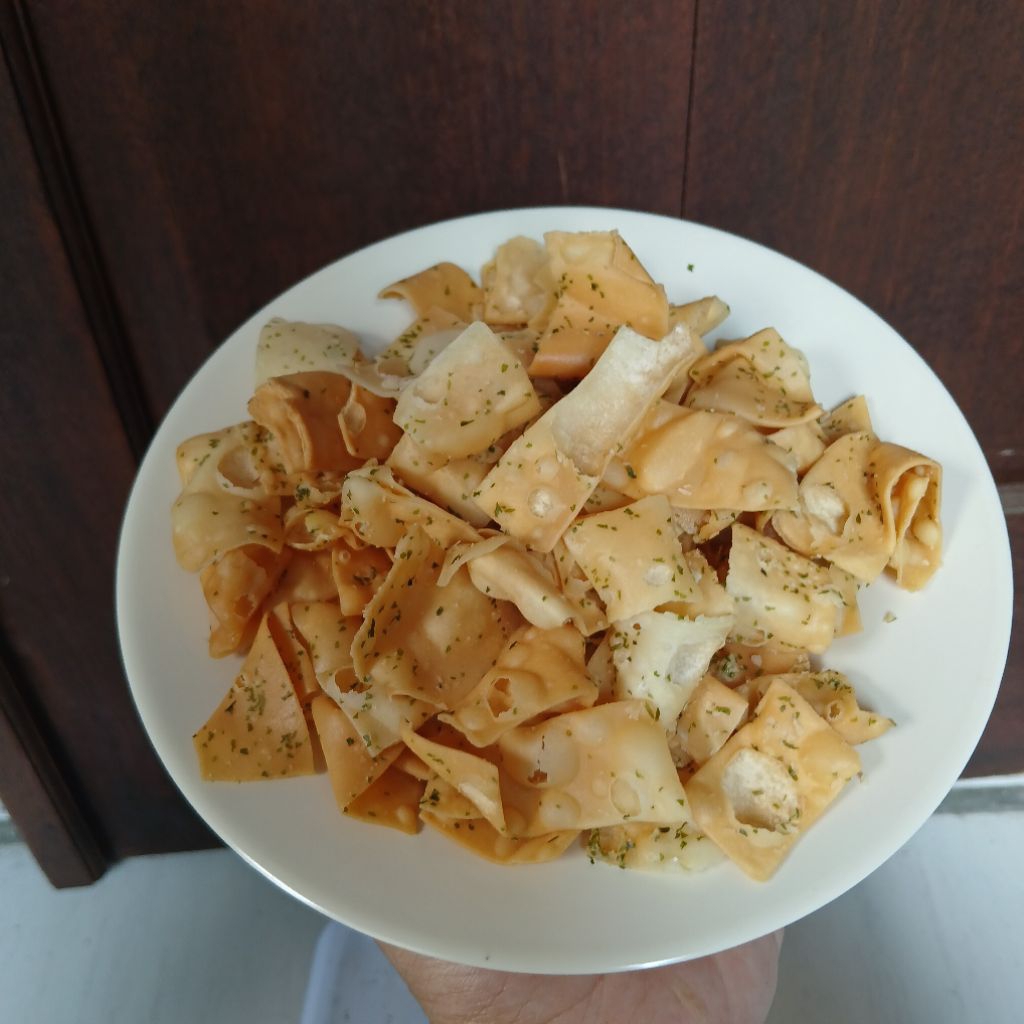 

Kerupuk Pangsit 250 gr (Rasa Original/ Rumput Laut Panggang / Pedas Boncabe