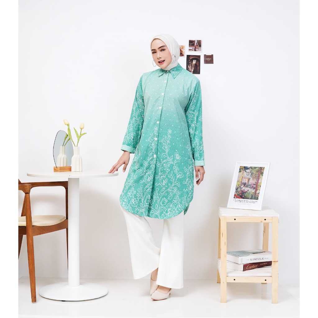 Tunik Motif Gradasi Bunga Putih