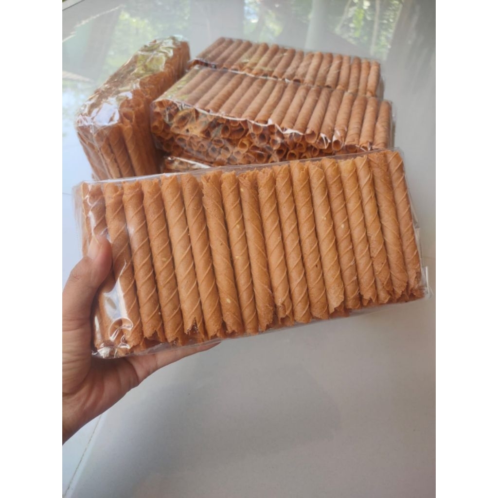 

OPAK GULUNG KUKER LEBARAN , KUE KERING OPAK GULUNG