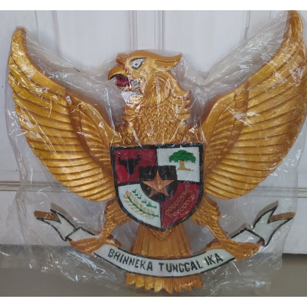 

Hiasan Dinding Miniatur Garuda 35 cm x 35 cm