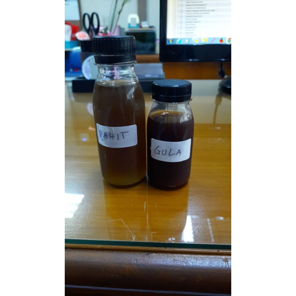 

Jamu Nyonya Lilu || Pahitan Brotowali dan Bambiloto DPT 2 botol ya 1 botol 100 ML pahit 1 botol 50 ML Gula Aren