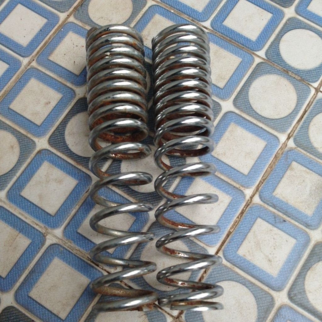 Spiral shock belakang karisma/Supra 125 bekas  original