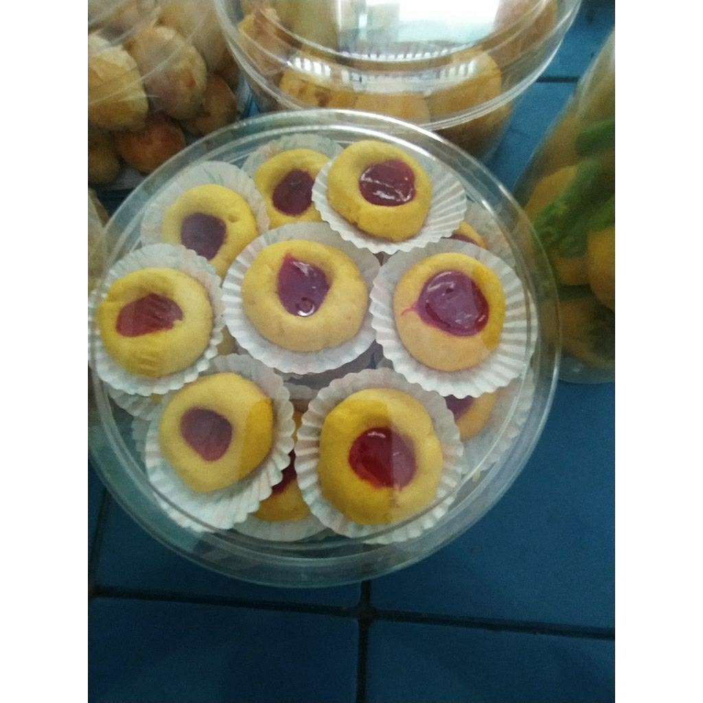 

kue lebaran enak satu set
