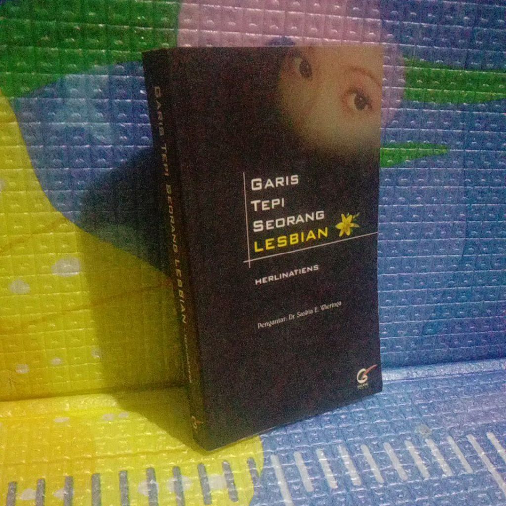 NOVEL GARIS TEPI SEORANG LESBIAN-HERLINATIENS