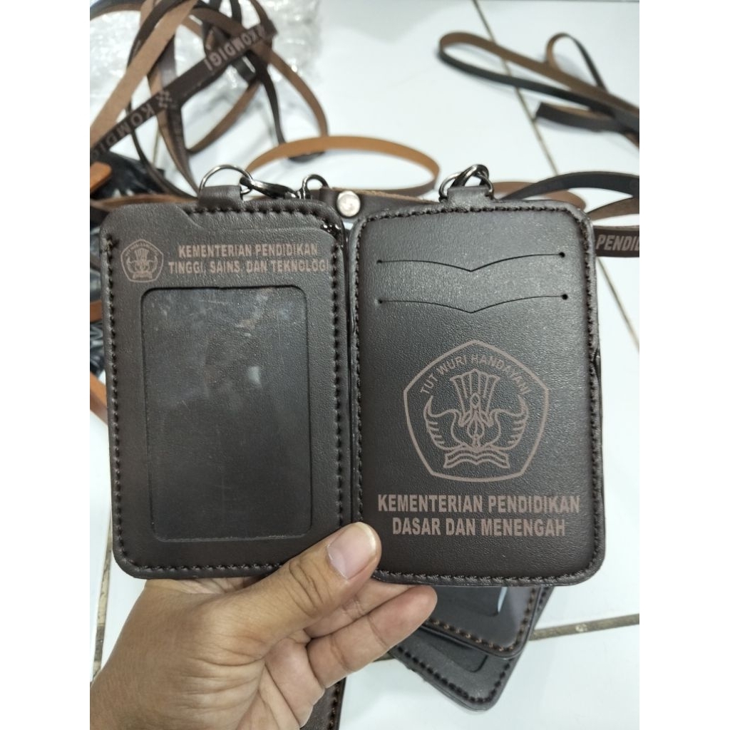 

Lanyard id card holder Tempat Id card Logo Kementrian Pendidikan