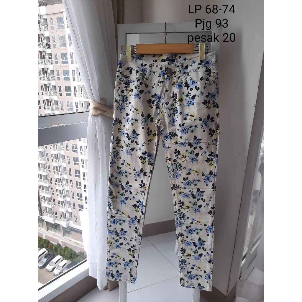 Ingni jeans putih bunga XS
