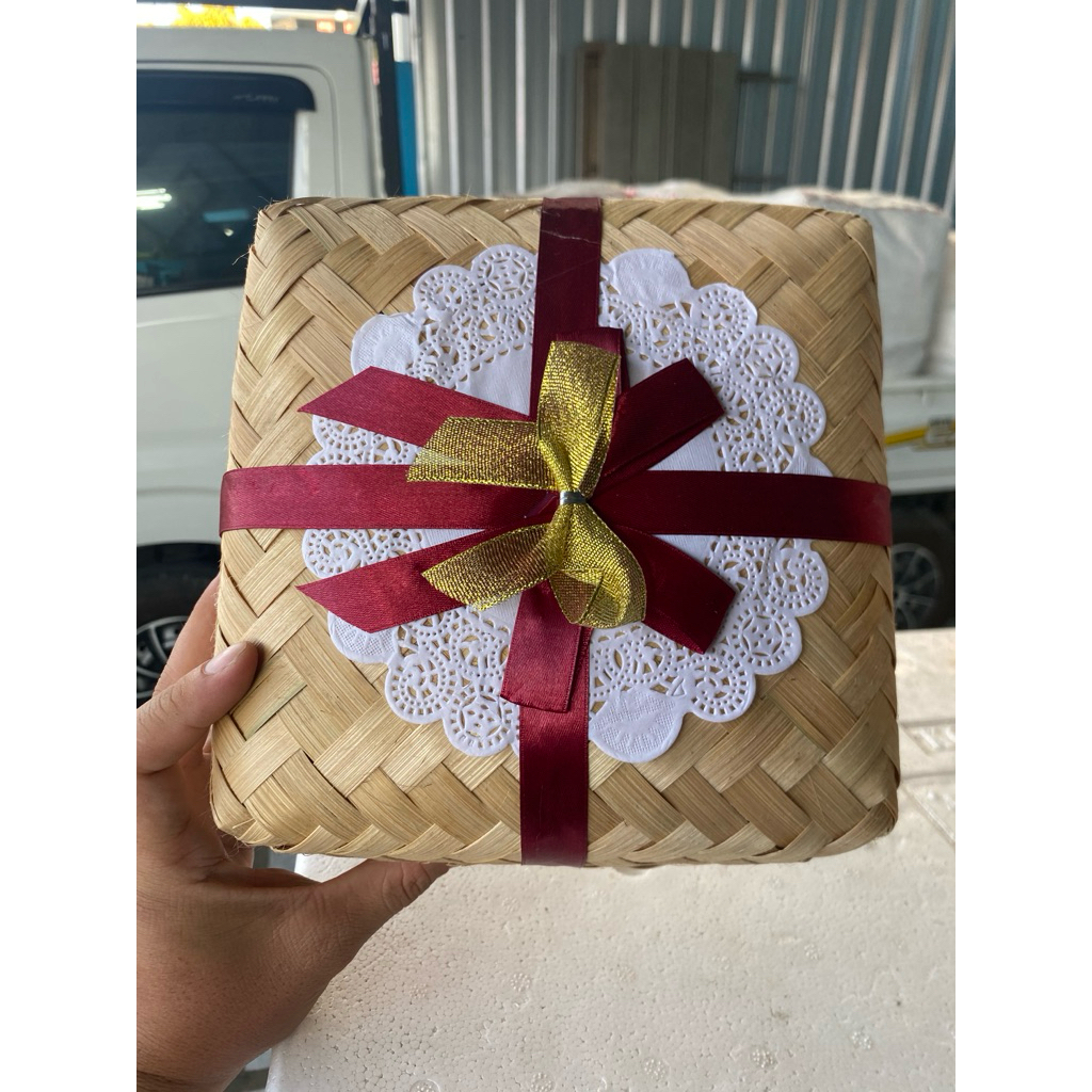 

besek bambu pita ukuran 20x20( besek hampers sepasang tutup dan bawah)