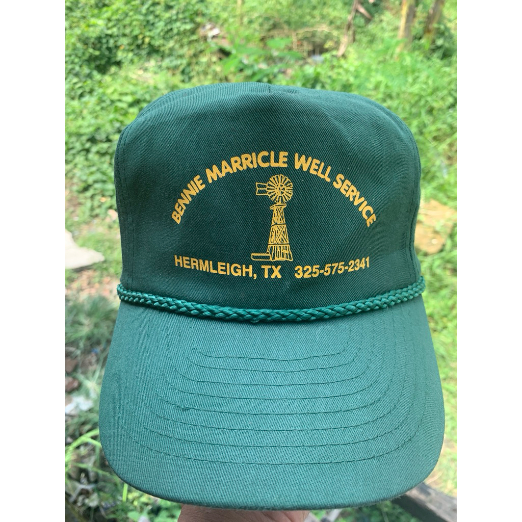 Topi tali hijau tua