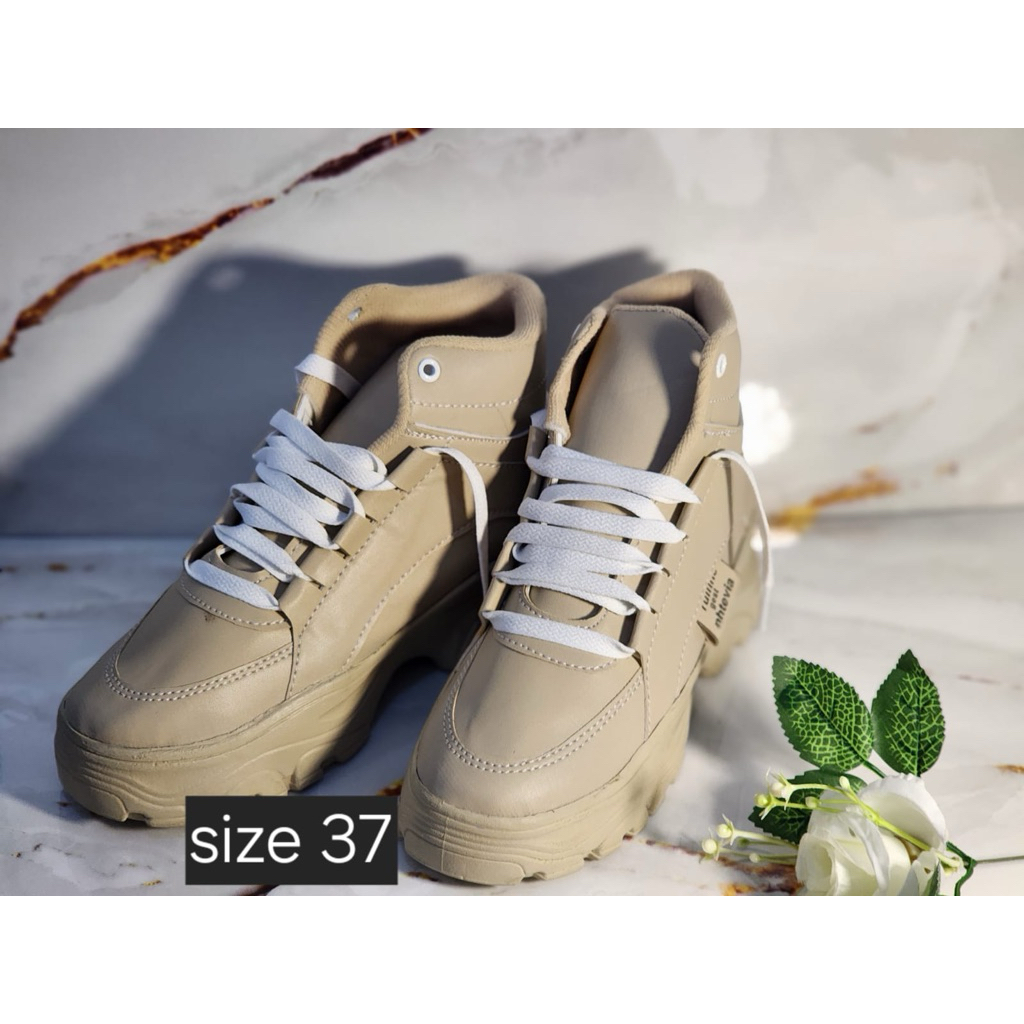 Sepatu Sport Fashion Wanita