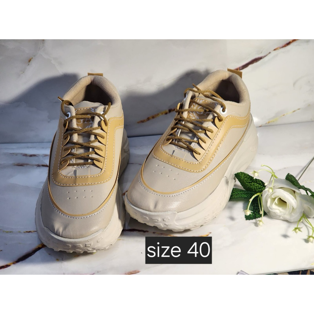 Sepatu Sport Fashion Wanita