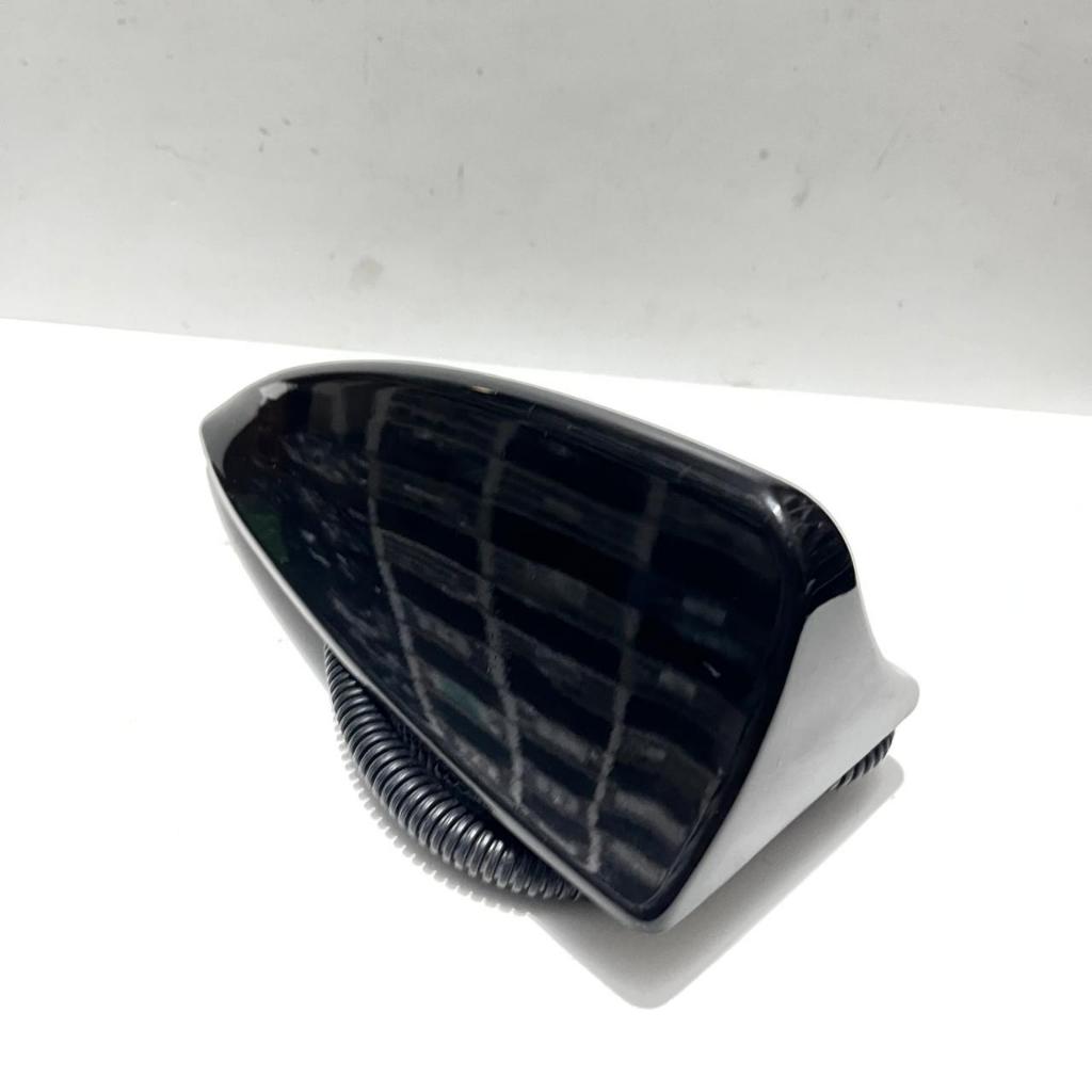 Antena Sirip Hiu Wuling Almaz Cortez Asli- Mobil Hitam