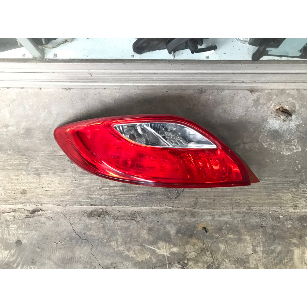 Stopalamp lampu belakang mazda 2
