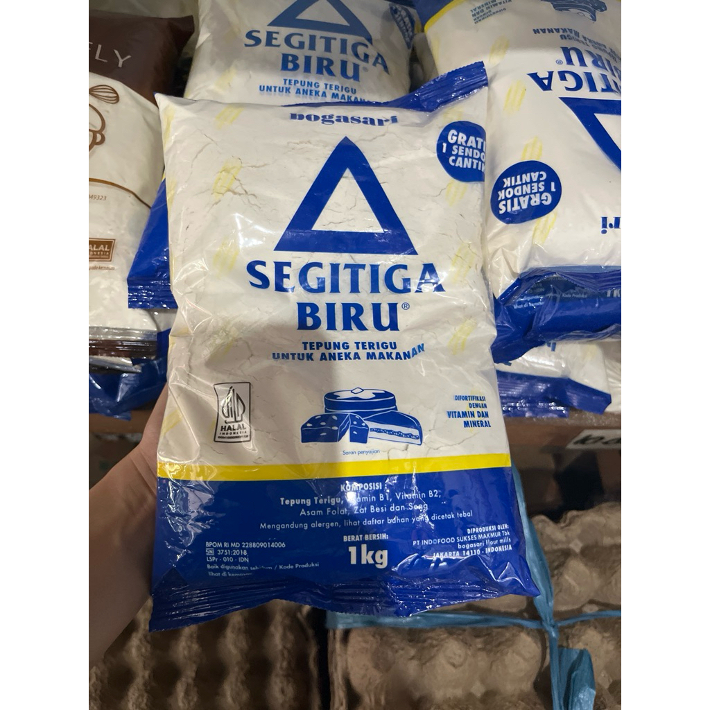 

Tepung Terigu Segitiga Biru Protein Sedang 1 kg