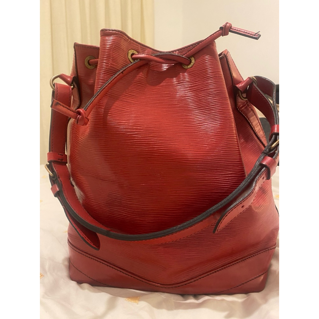 LV Epi Noe GM Bucket Bag