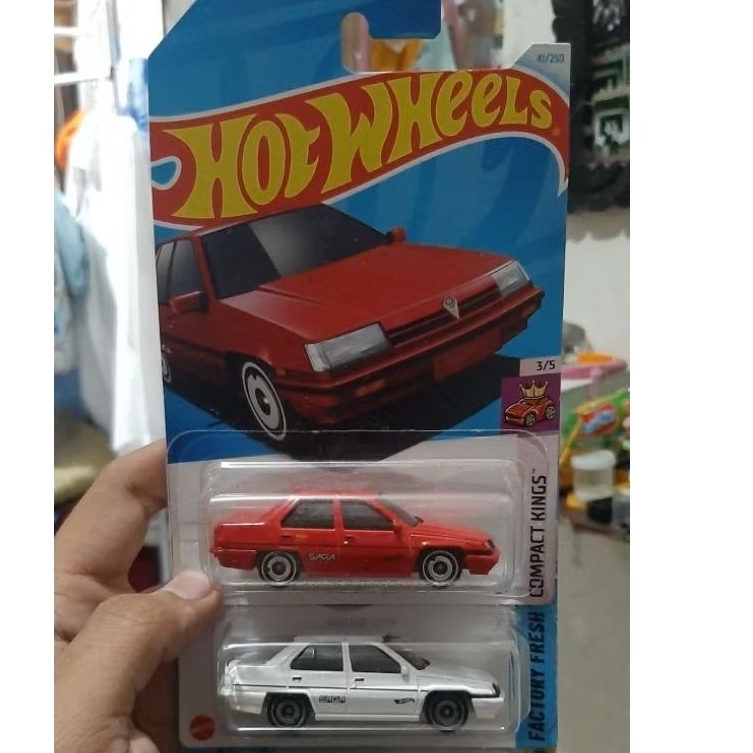 Hotwheels  Proton putih
