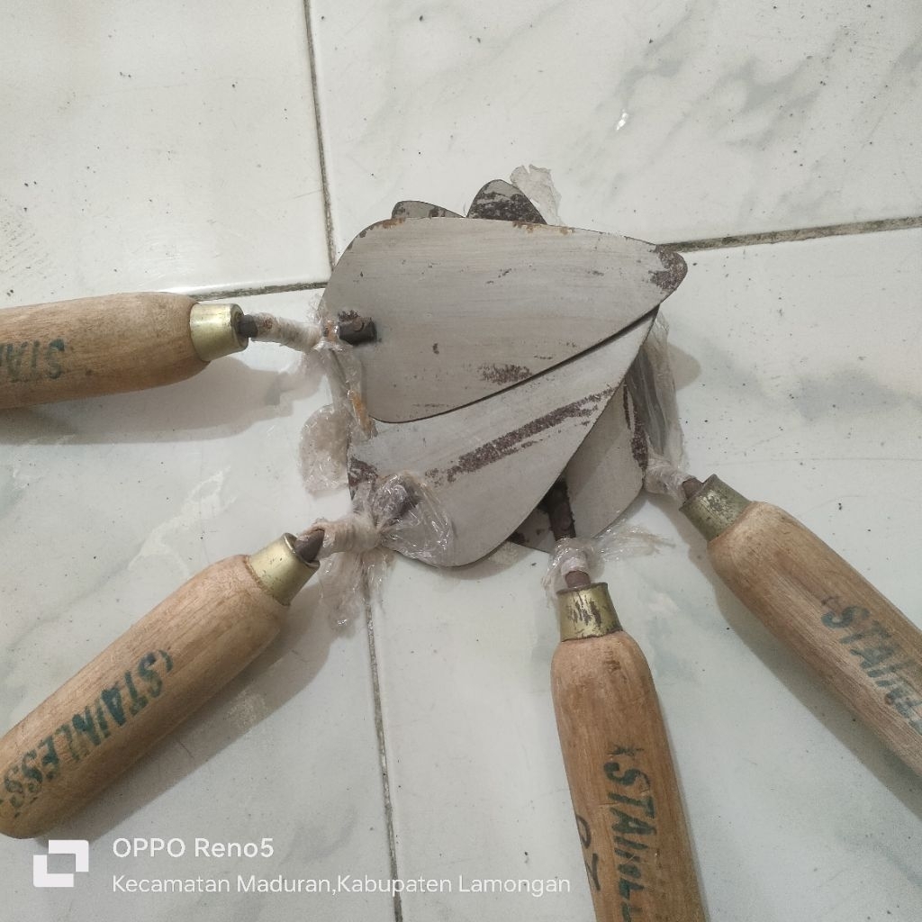 cetok bangunan krucut