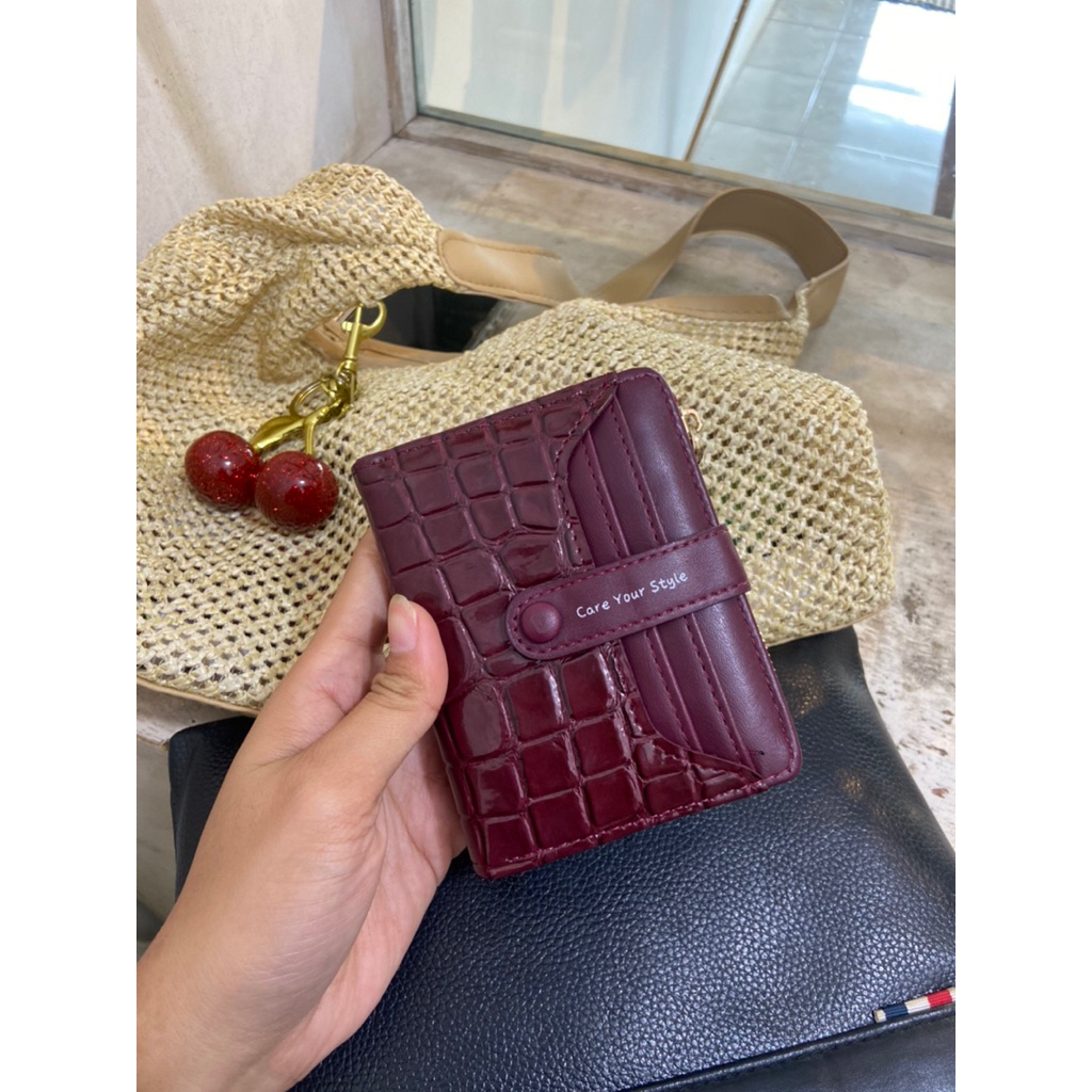 dompet kartu dan uang