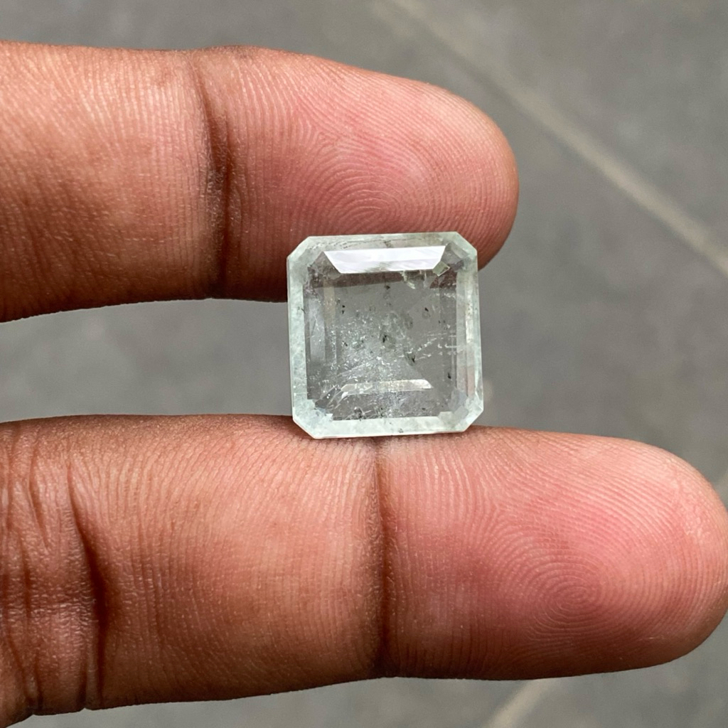 Batu Aquamarine Beryl Natural aquamarine beryl Batu Aquamarine Dim 15x14x6 CT 11.40