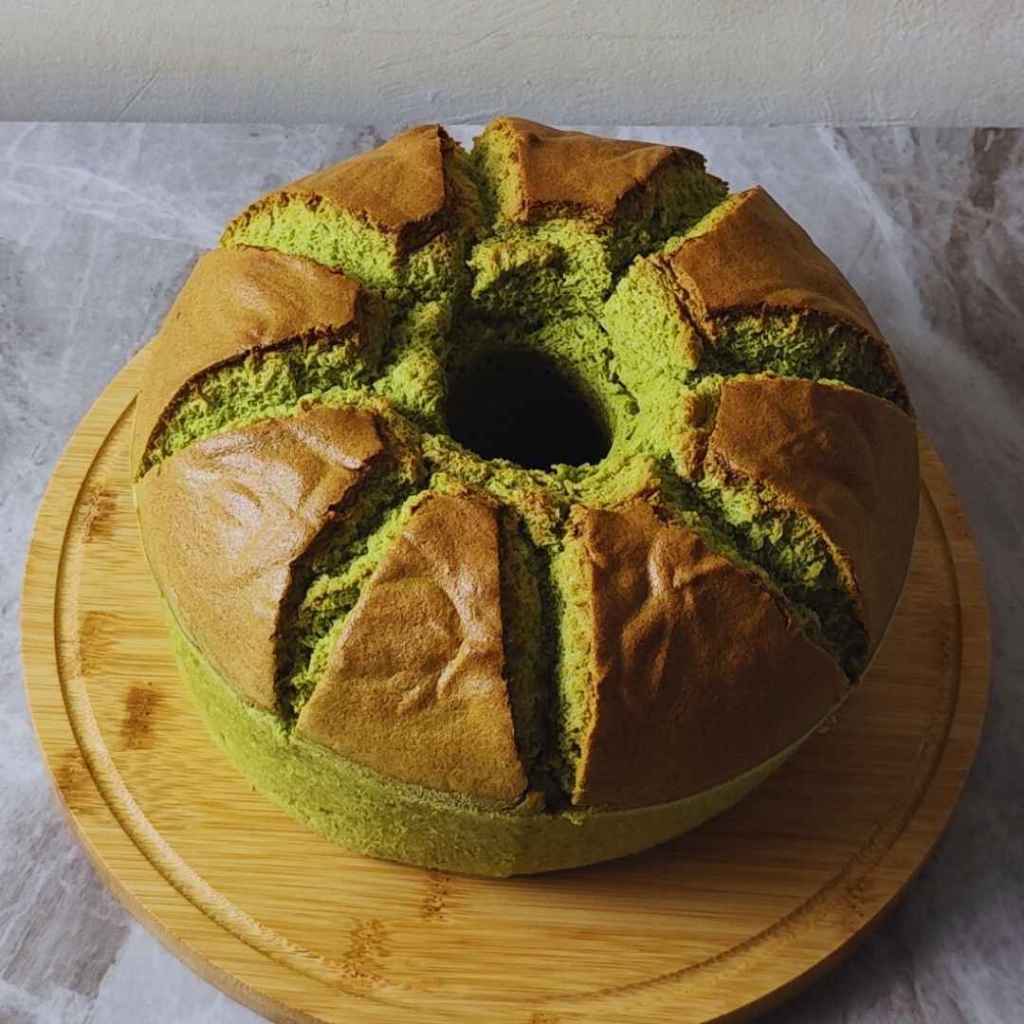 

Chiffon Pandan Wangi Homemade Bakery - Azuma Cakery - Chiffon Cake Pandan Diameter 24 cm 16 slice Sifon Kue Bolu Panggang Bahan Premium Snack Cemilan Snackbox Roti Manis Makanan Ringan Lembut
