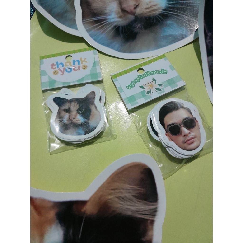 

STIKER WAJAH UK 5X5CM CUSTOM