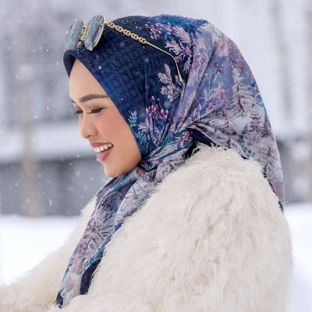 Buttonscarves Holiday Voal Square