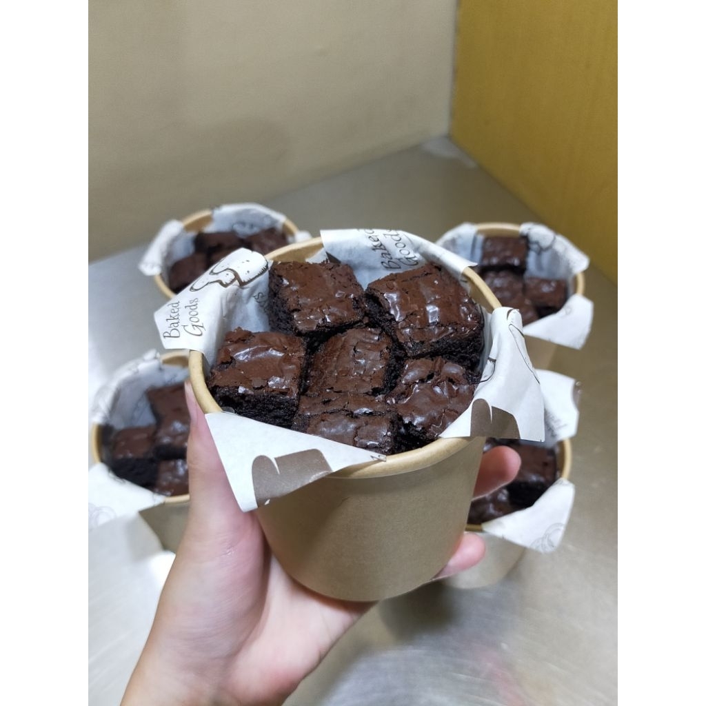 

Fudgy Brownies Bites Cup 12oz by Dapoer Kitchen