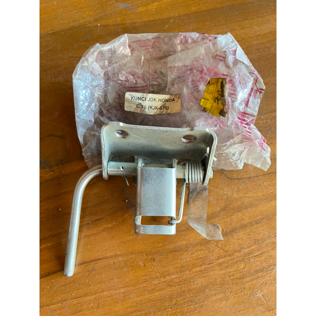 Kunci Jok C70 / Engsel Kunci Jok C70 / Pengunci Kunci Jog honda C70 ALP detail Ori Original
