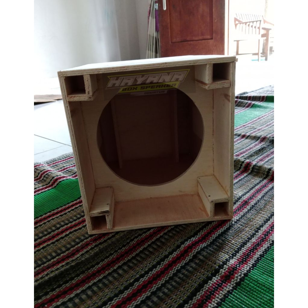 Box speaker PLANAR model brewog 10inch singgel