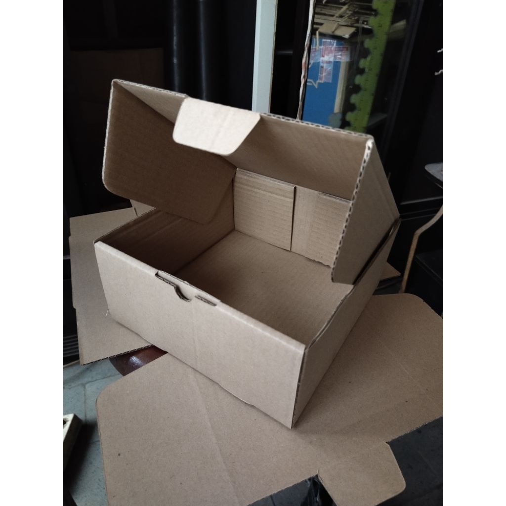 

Kardus packing 22,5 x 22,5 x 10 Die Cut