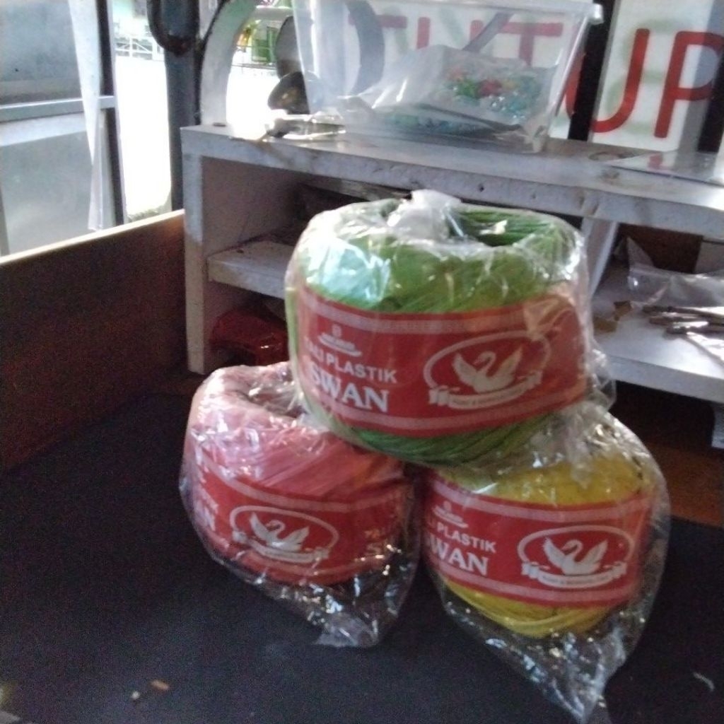 

Tali Rafia kecil 3 Warna (Swan)