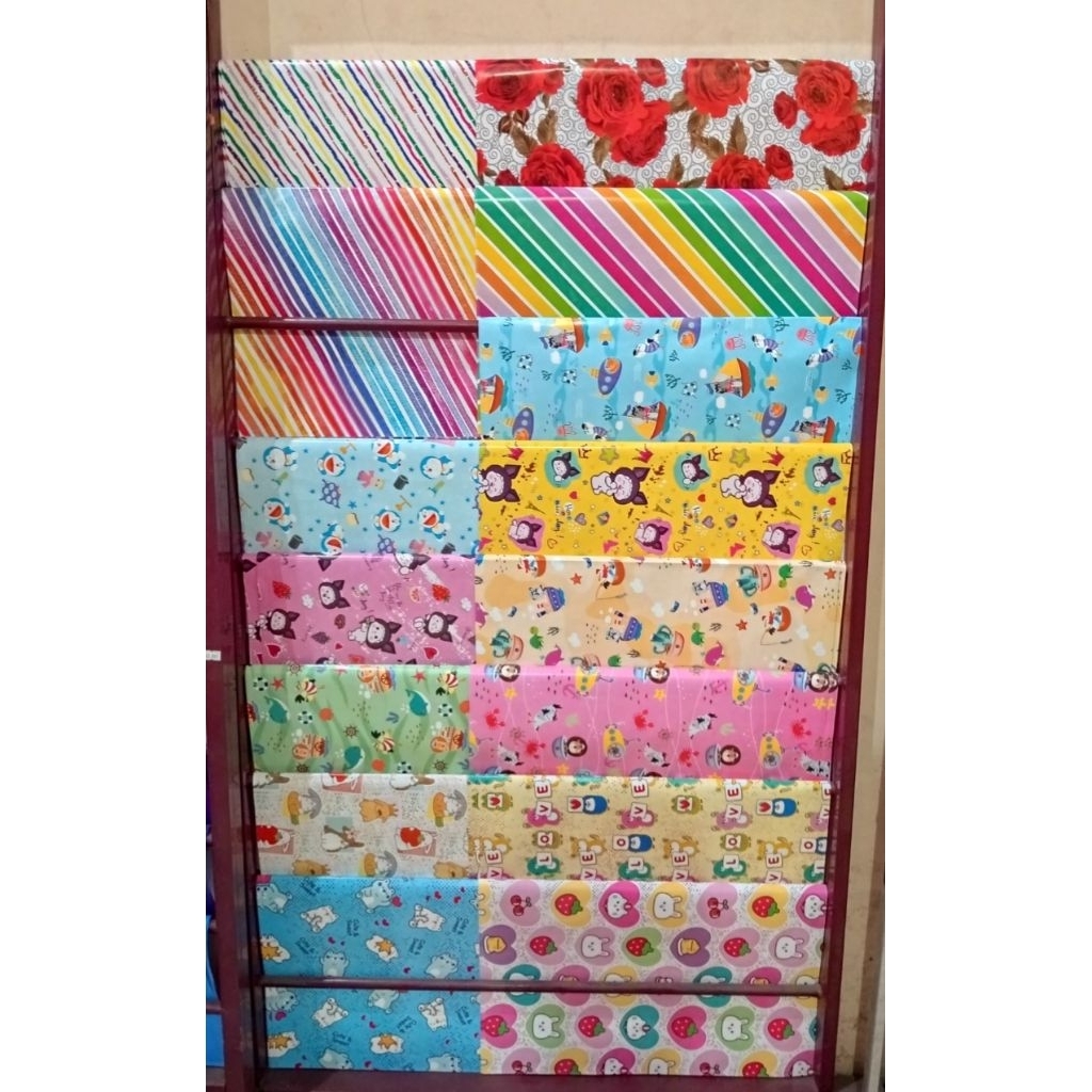 

Kertas Kado Kiky Motif (per 1 lembar)