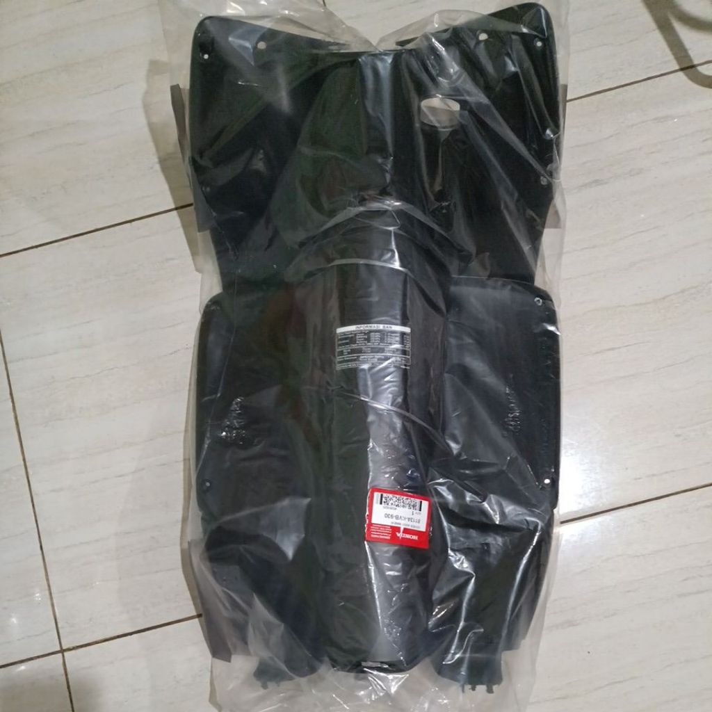 Cover inner Assy Leksil tengah kontak Vario 110cw karbu original 81131 KVB 930