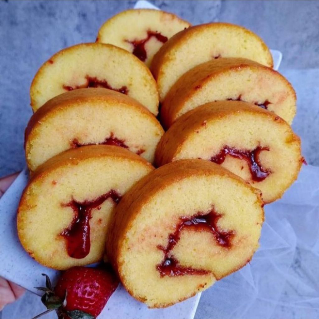 

Bolu Gulung Strawberry / Strawberry Jam Roll Cake