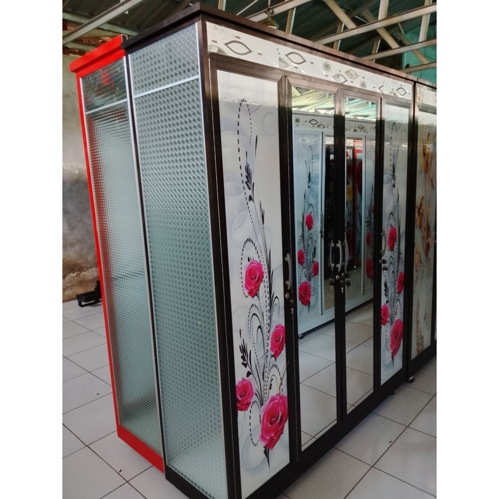 Lemari Stenlis 4 Pintu + Roda