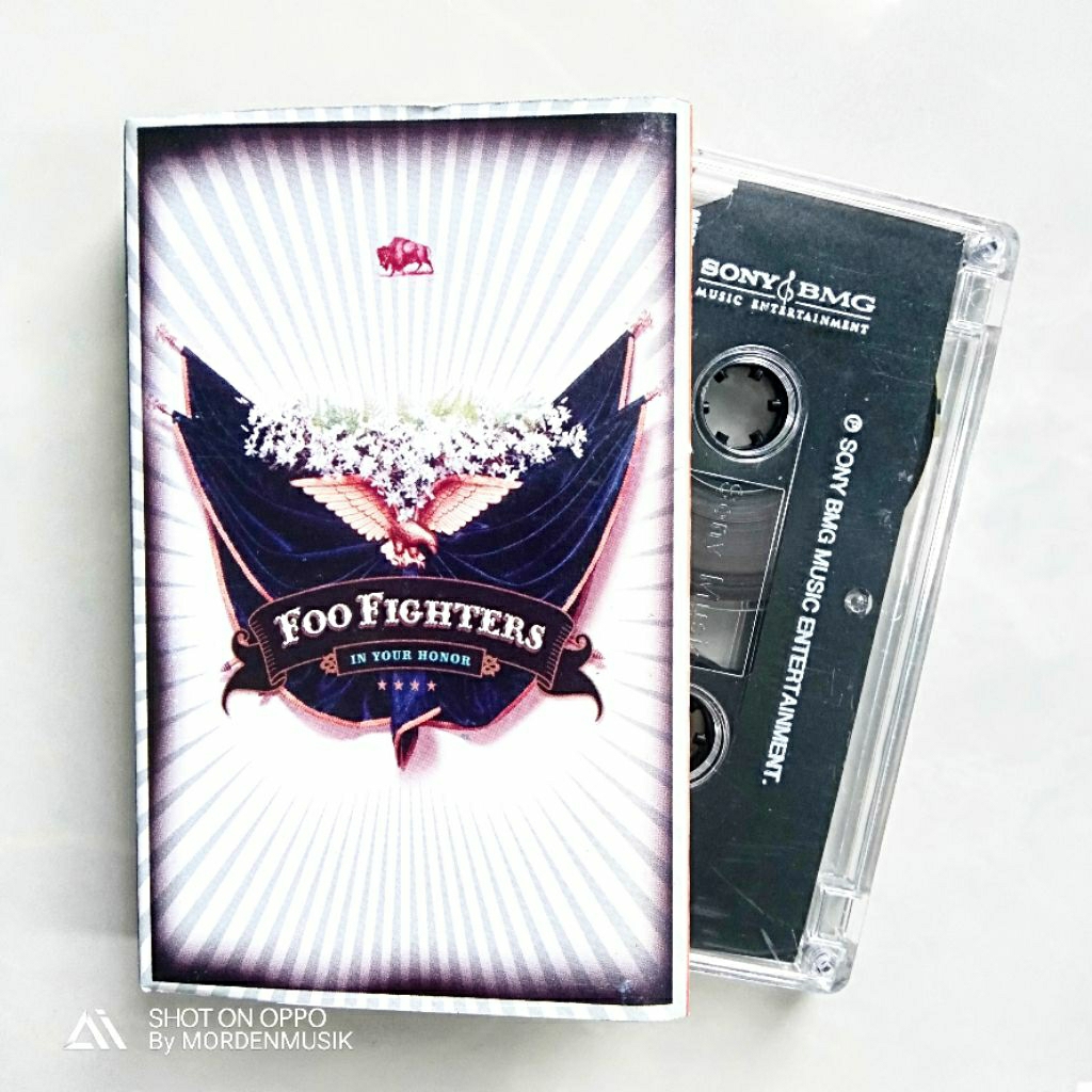 Kaset pita Foo Fighters album In Your Honor (2005)
