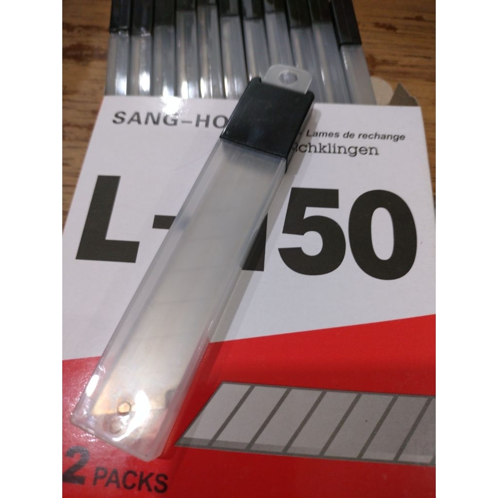 

ISI PISAU CUTTER L-150