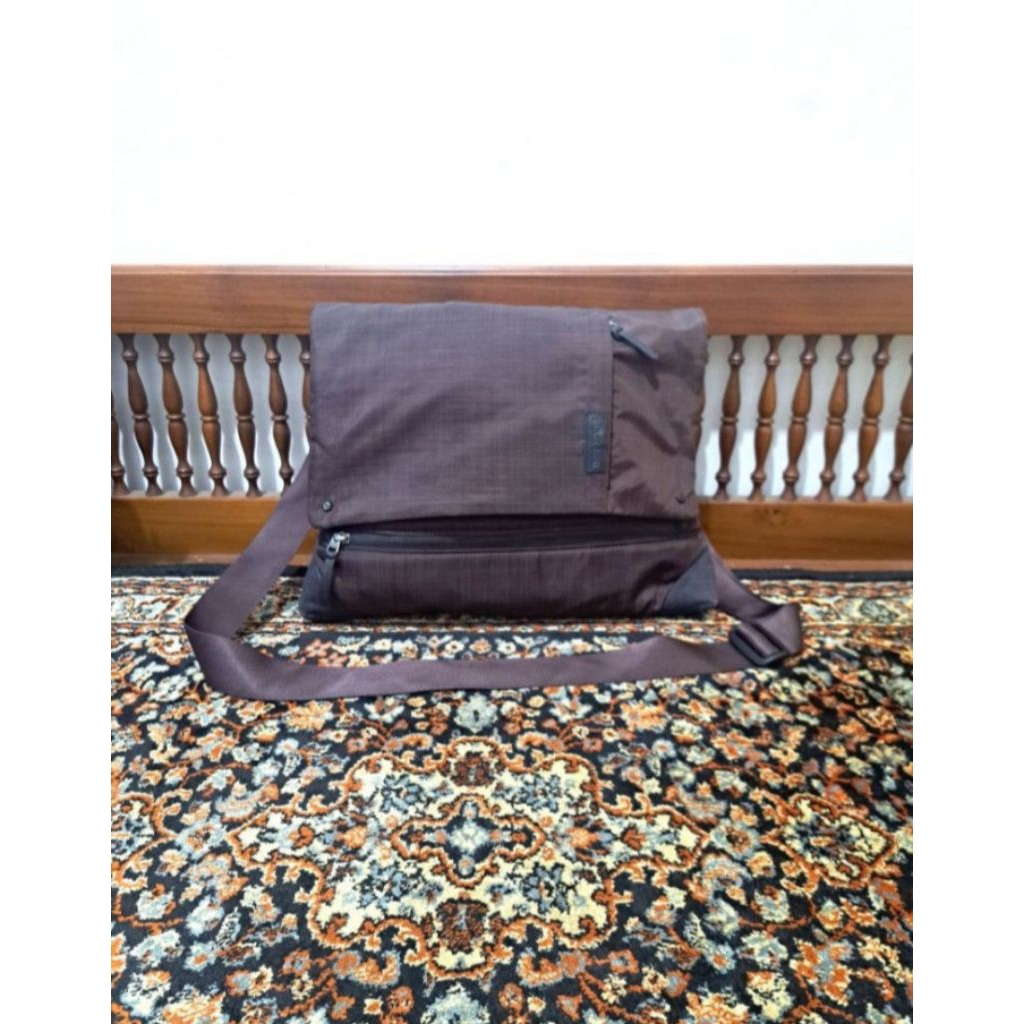 Tas sling bag montbell