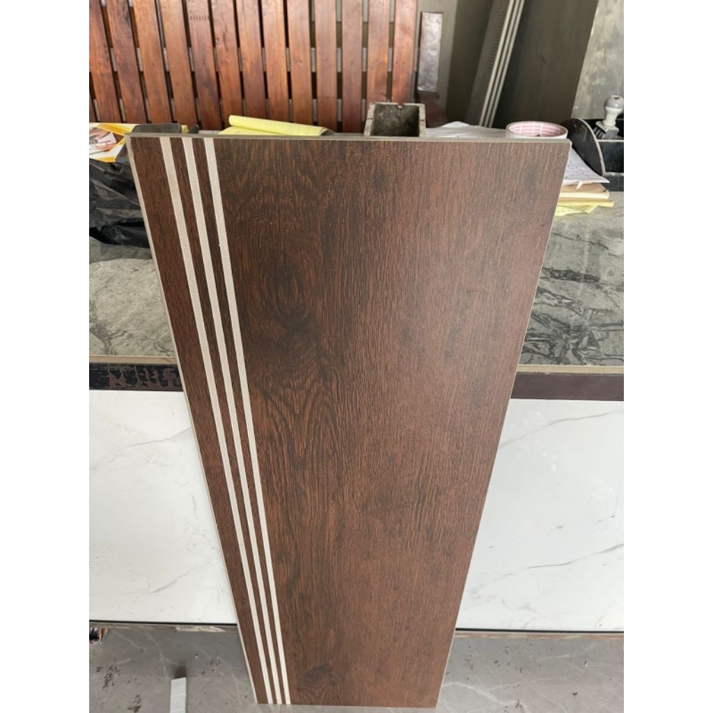 granit tangga 30x120 30x100 30x90 30x80 motif kayu terbaru granit tangga motif kayu list plint stepn