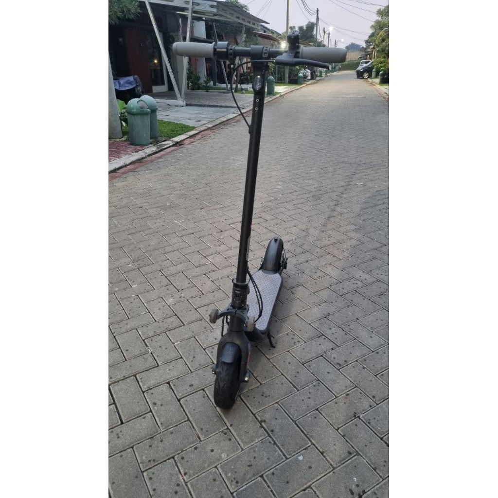 Scooter Listrik Ninebot F25 Bekas - Mulus & Siap Pakai