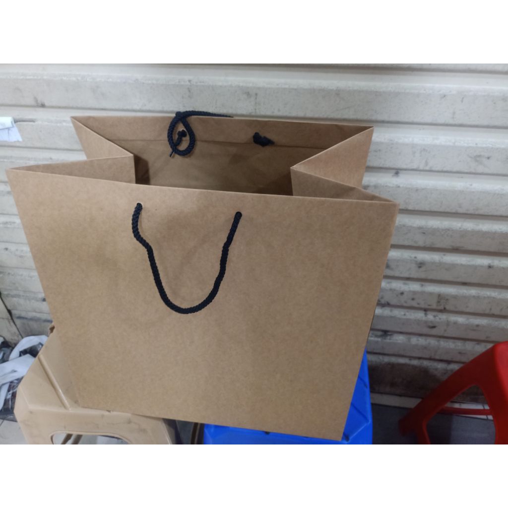 

paper bag jumbo polos model kotak isi 1 pcs (44*30*42)
