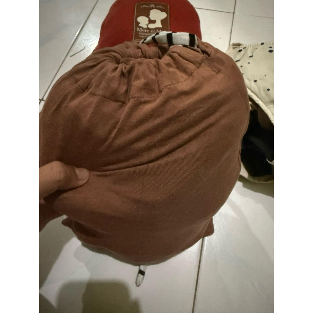 Preloved Mikhadou Stretchy Wrap - Gendongan Bayi M Shape Reversible Black - Baby Carrier