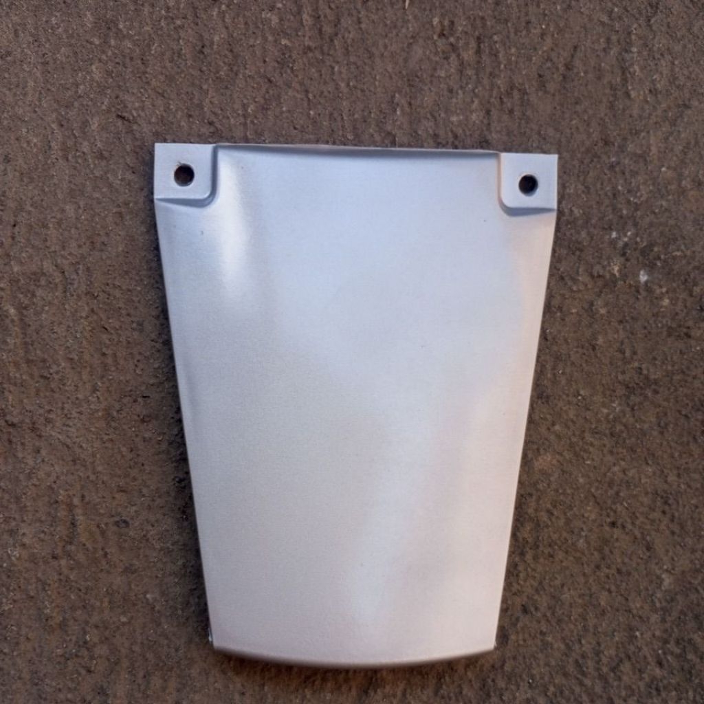 Pet Stop Sambungan Body Atas Lampu Vega Lama Warna Silver