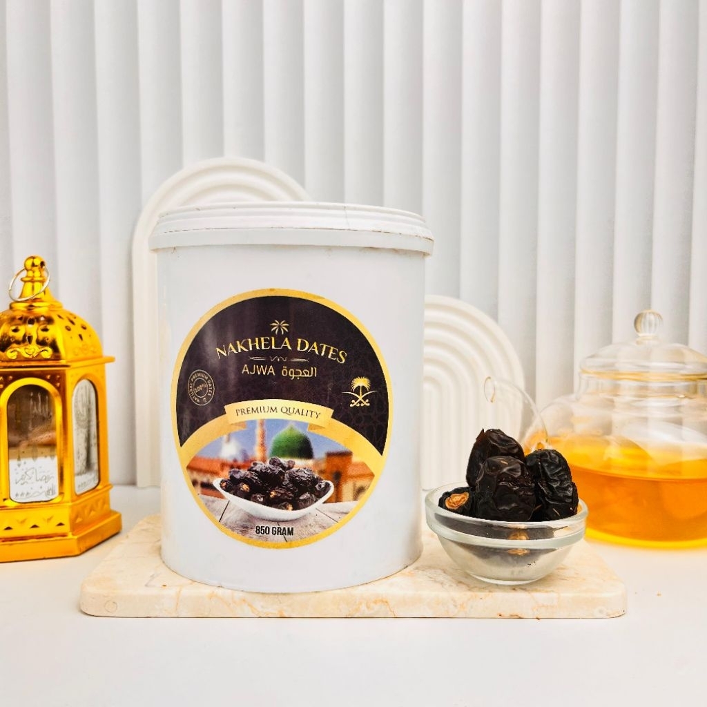 

Kurma Ajwa Nakhela Dates Eksklusif Ember 850gr