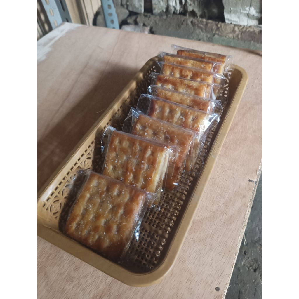 

Biskuit Isi tape Original ( enak manis )