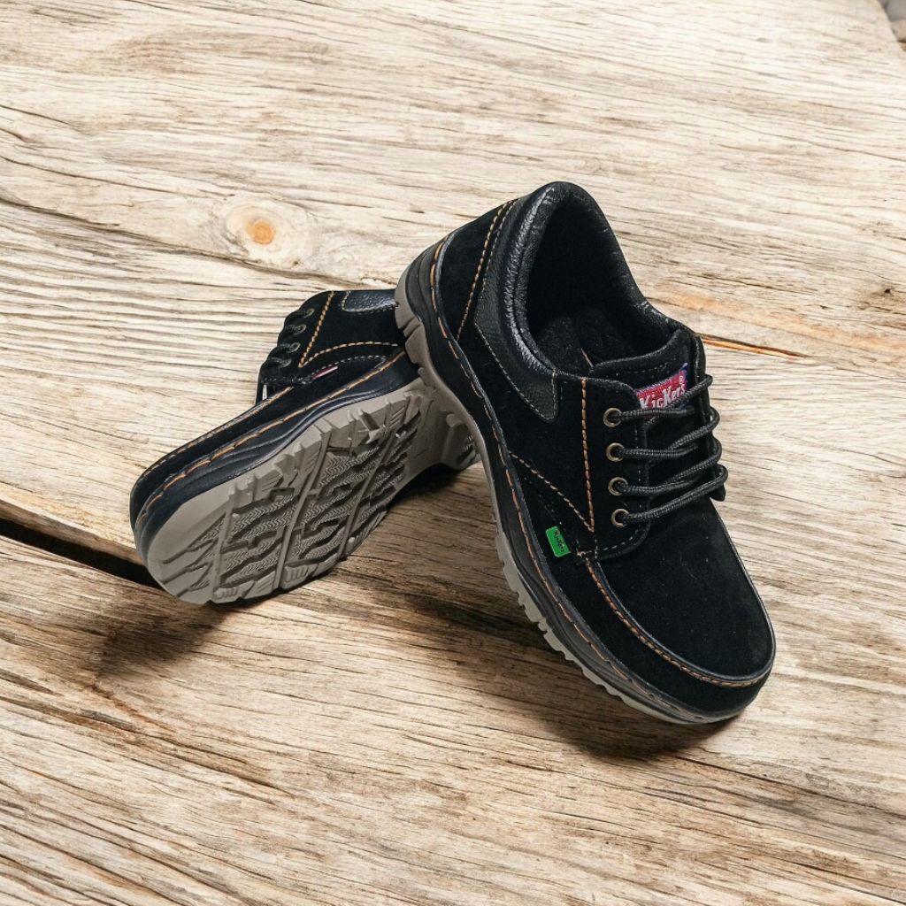 sepatu boots kasual suede pria Kickers