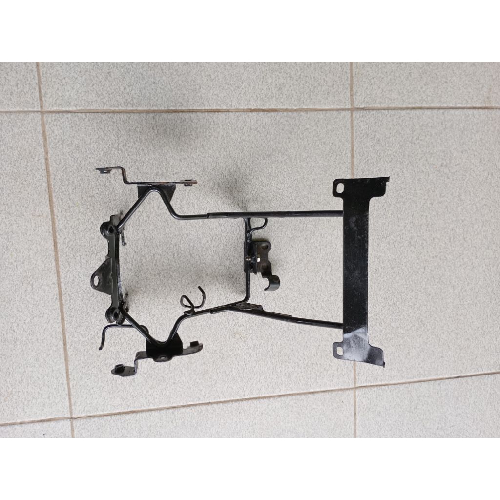 Brecket lampu depan yamaha vixion 2010 2012 oval Ori second