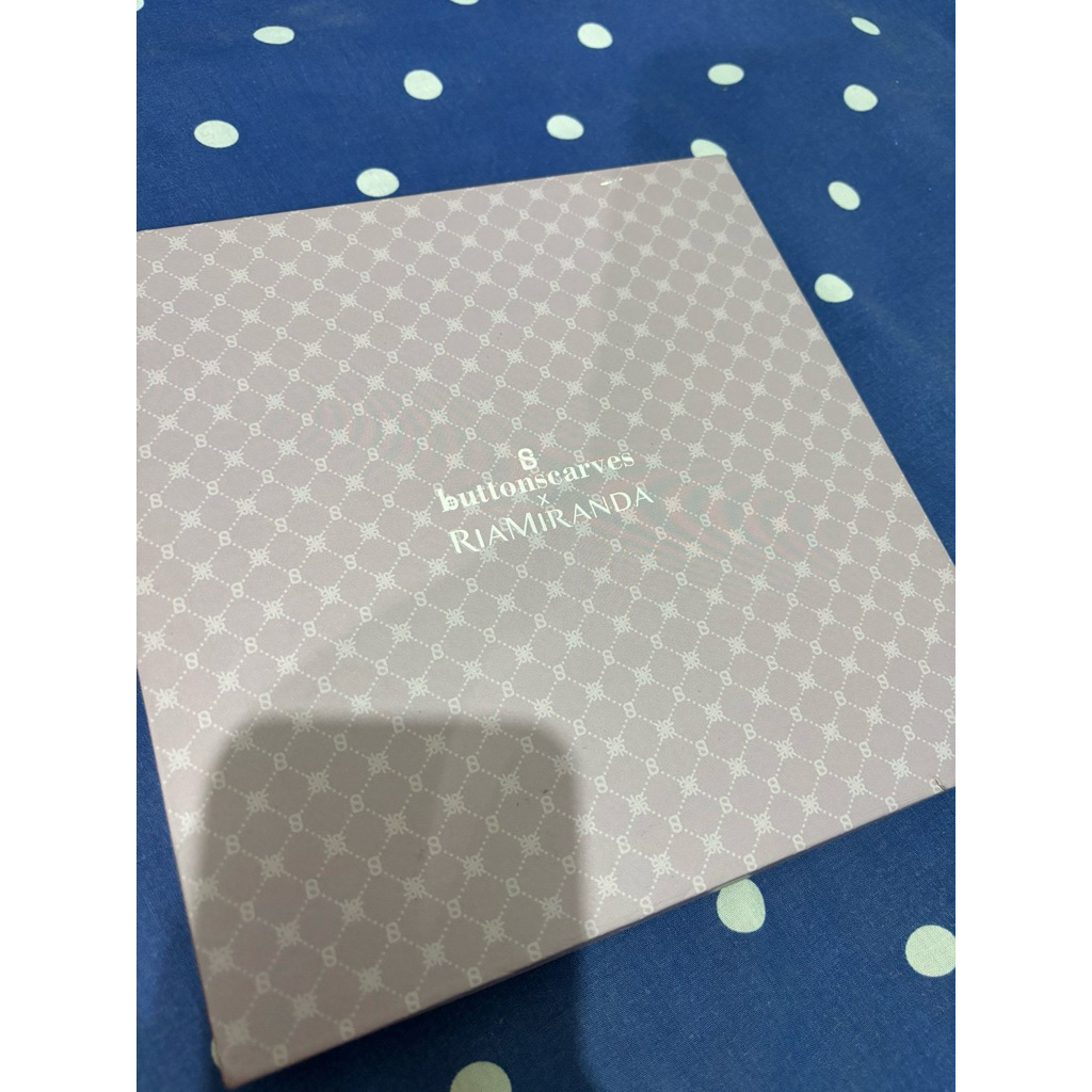 preloved buttonscarves x ria miranda