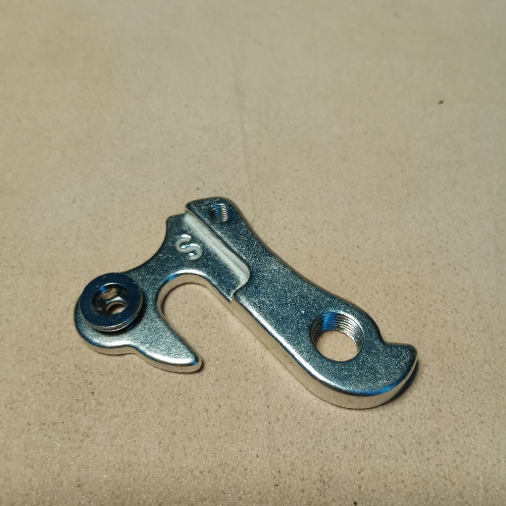 Anting RD Drop Out Frame Thrill Revage Richocet Lama Model QR